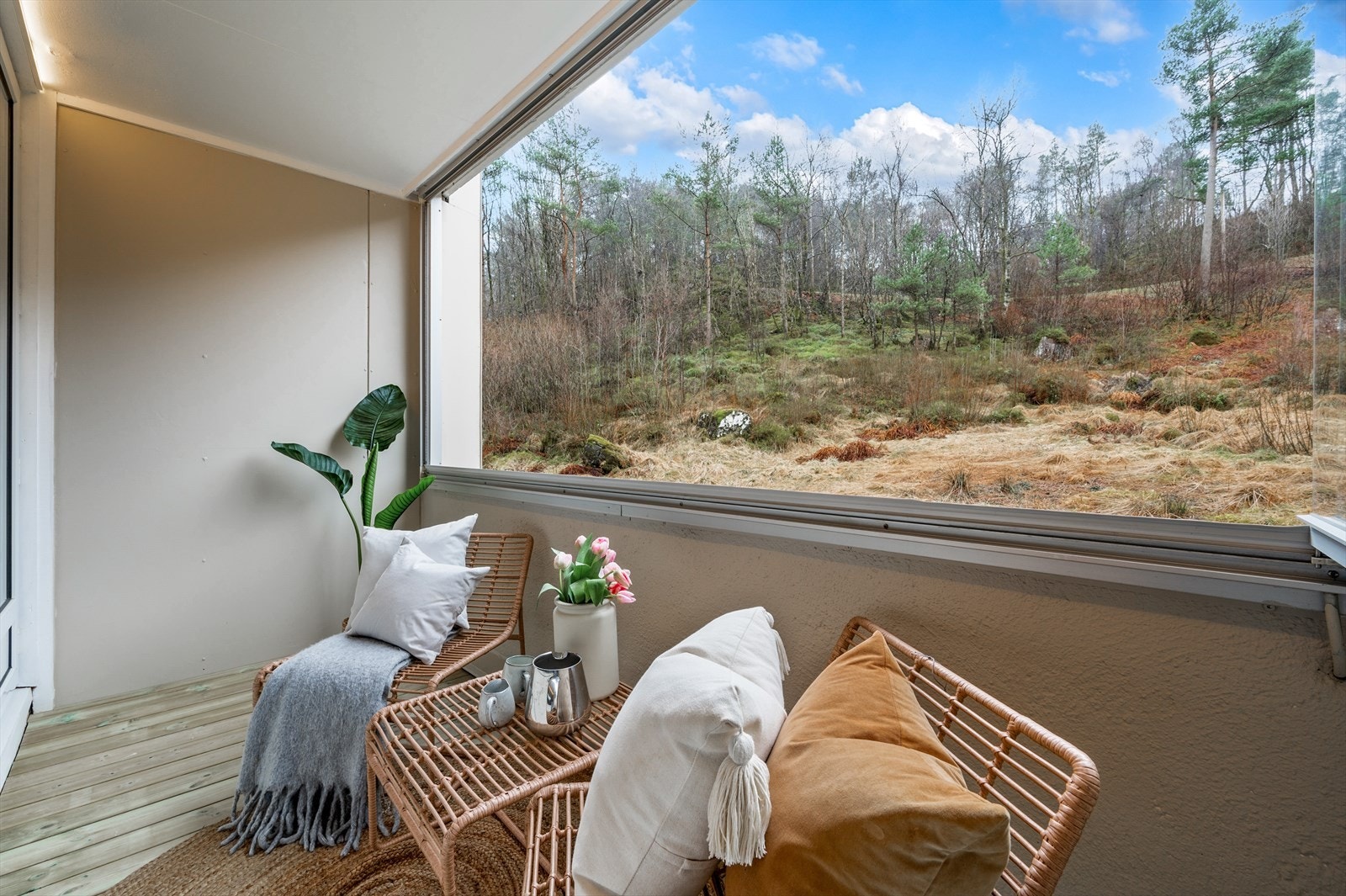 - Herlig innglasset balkong på 5,7m² vendt mot grønt - Galleribilde