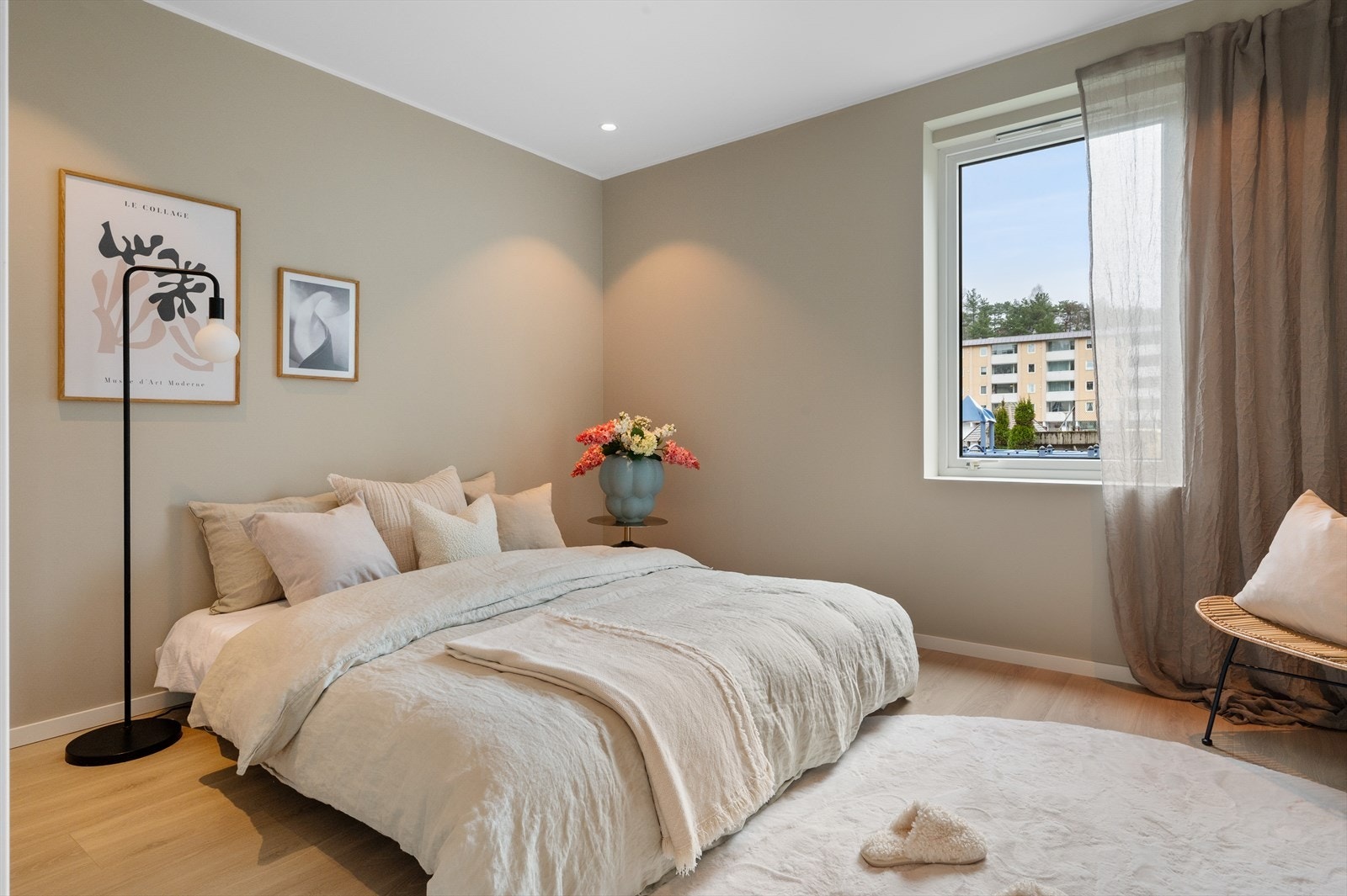 - Svært innbydende hovedsoverom som måler 11,5m² - Galleribilde