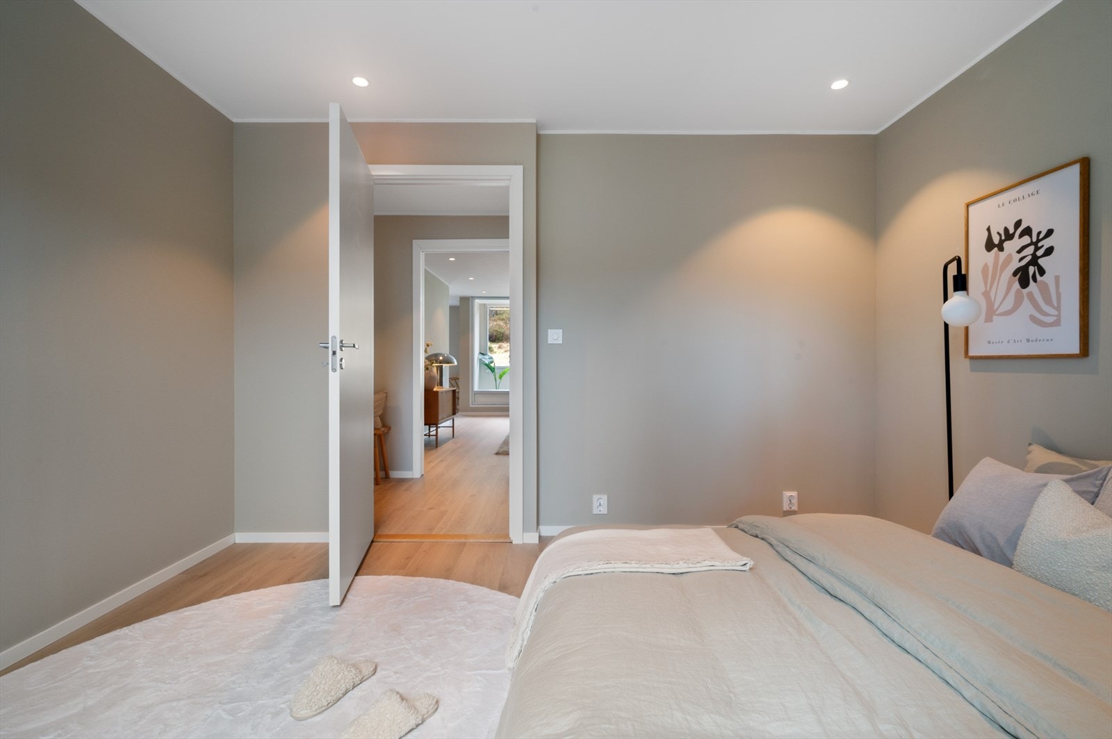 - Her kan man også sette inn en romslig garderobeløsning - Galleribilde