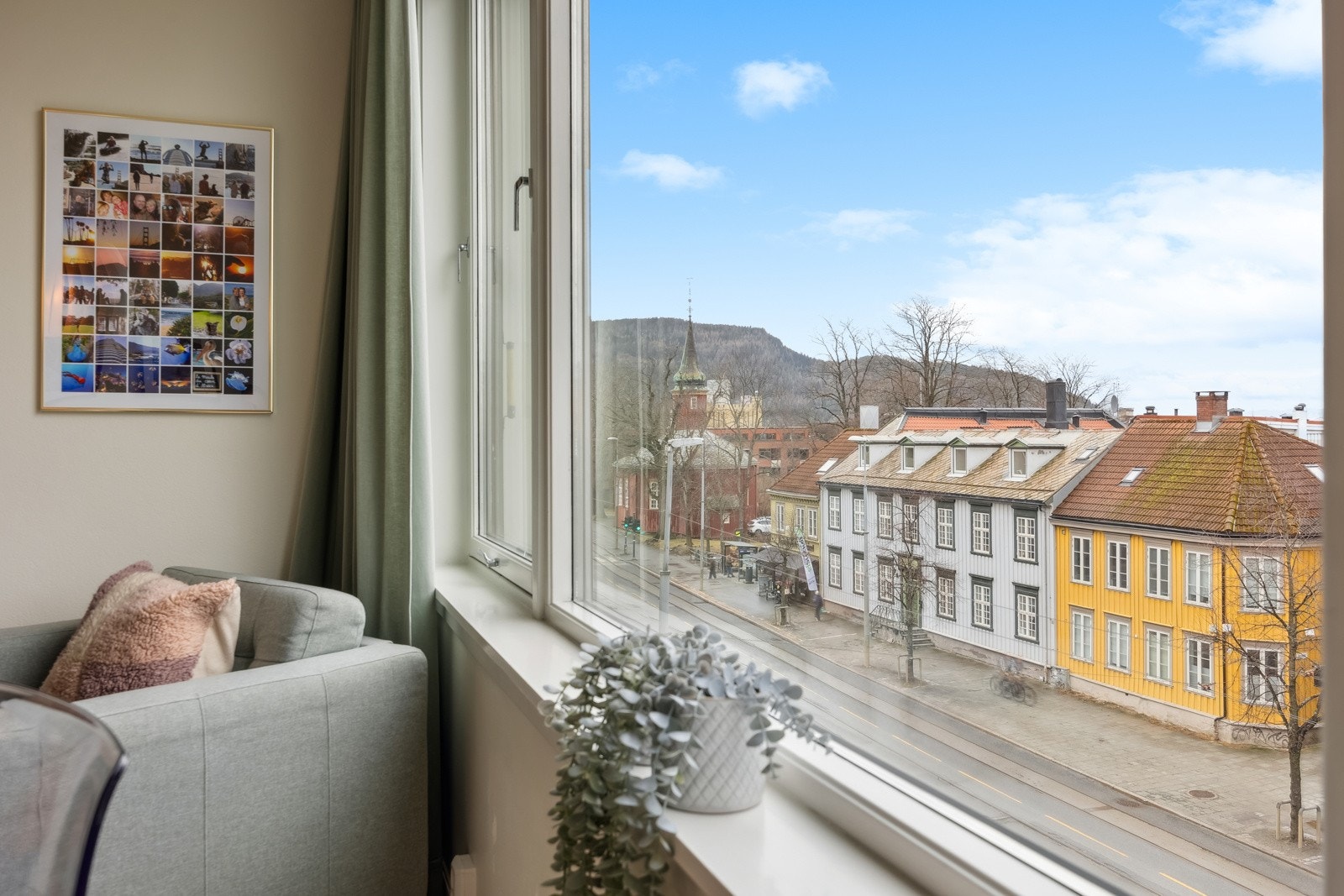 Leiligheter har en attraktiv og sentral beliggenhet med gangavstand til "alt" man trenger i hverdagen! Galleribilde