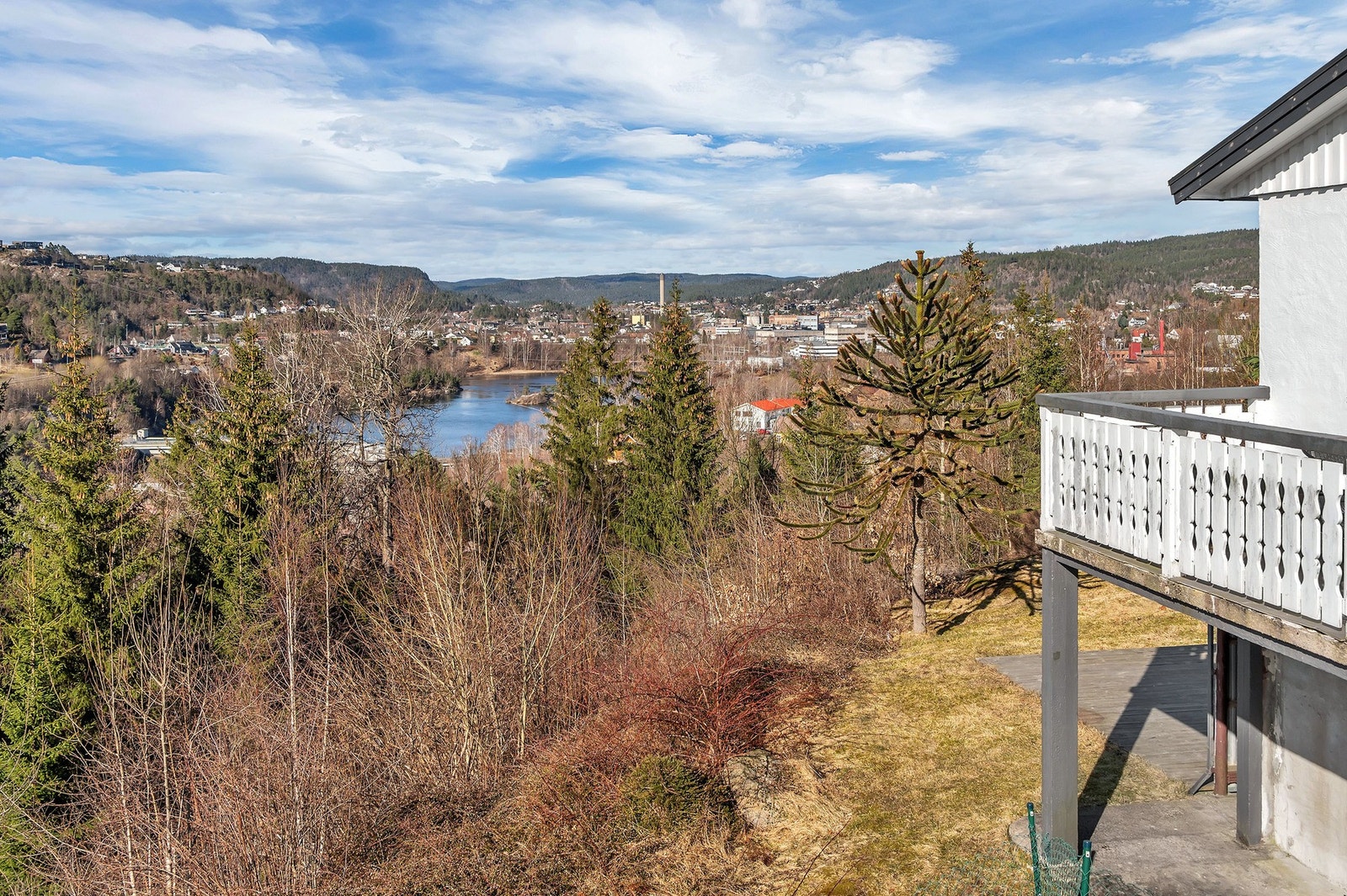 En enebolig med nydelig utsikt og upåklagelige solforhold. Galleribilde