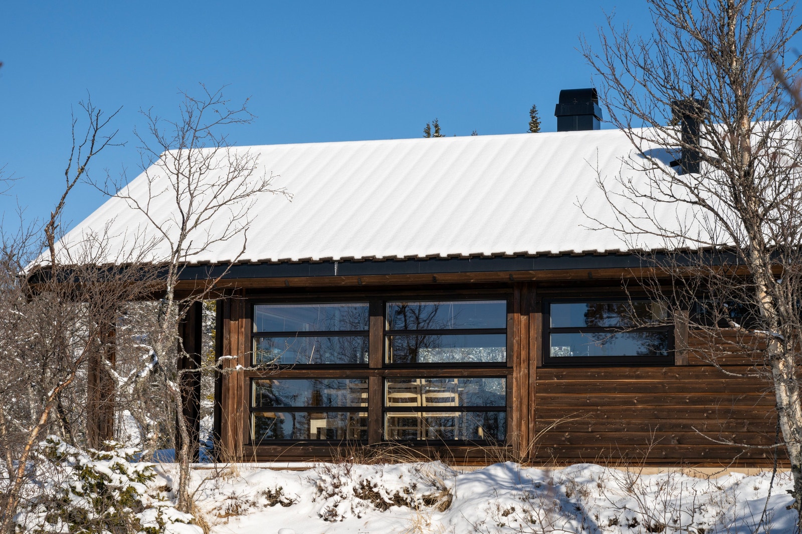 Hytta er på 73 kvm (BYA) og inneholder 3 soverom med tilsammen 6 sengeplasser. Galleribilde