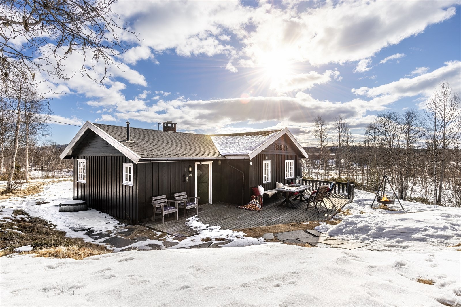 Fjellmegleren har gleden av å presentere "Skansen" - Heimskardvegen 3 - Hyggelig familiehytte fylt av sjarm, sjel og fjellfølelse. Galleribilde