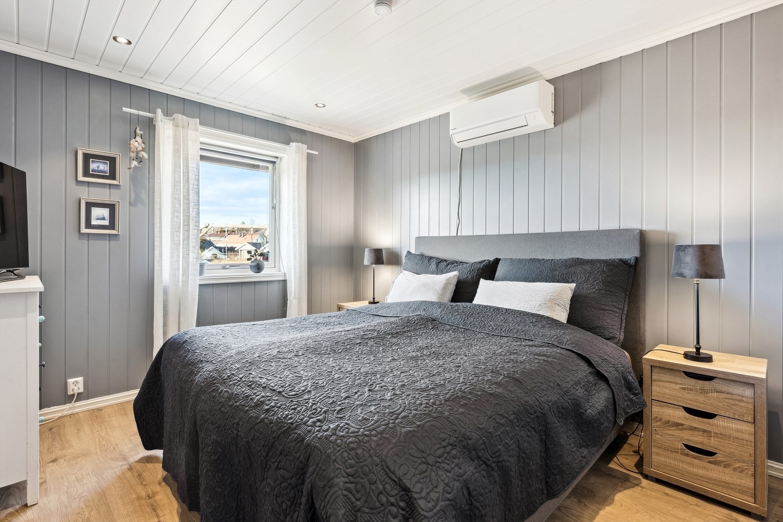 Hovedsoverom med eget "walk in garderobe" Galleribilde