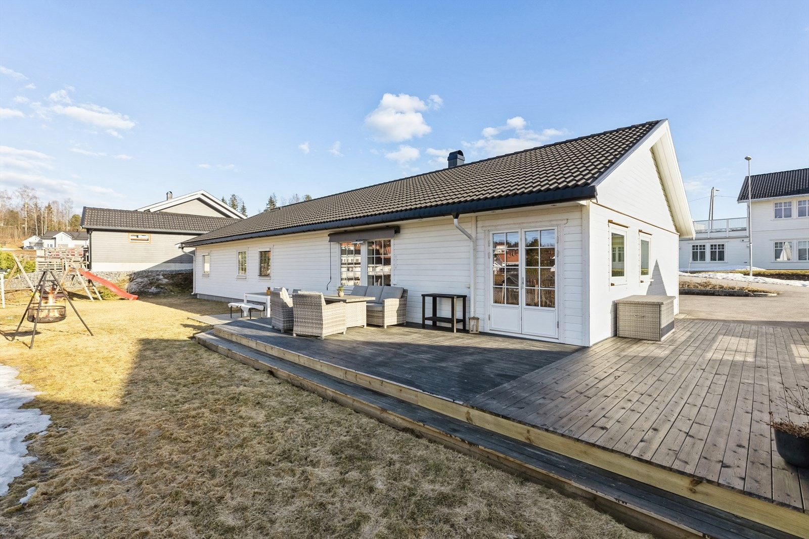 Solrik stor terrasse Galleribilde