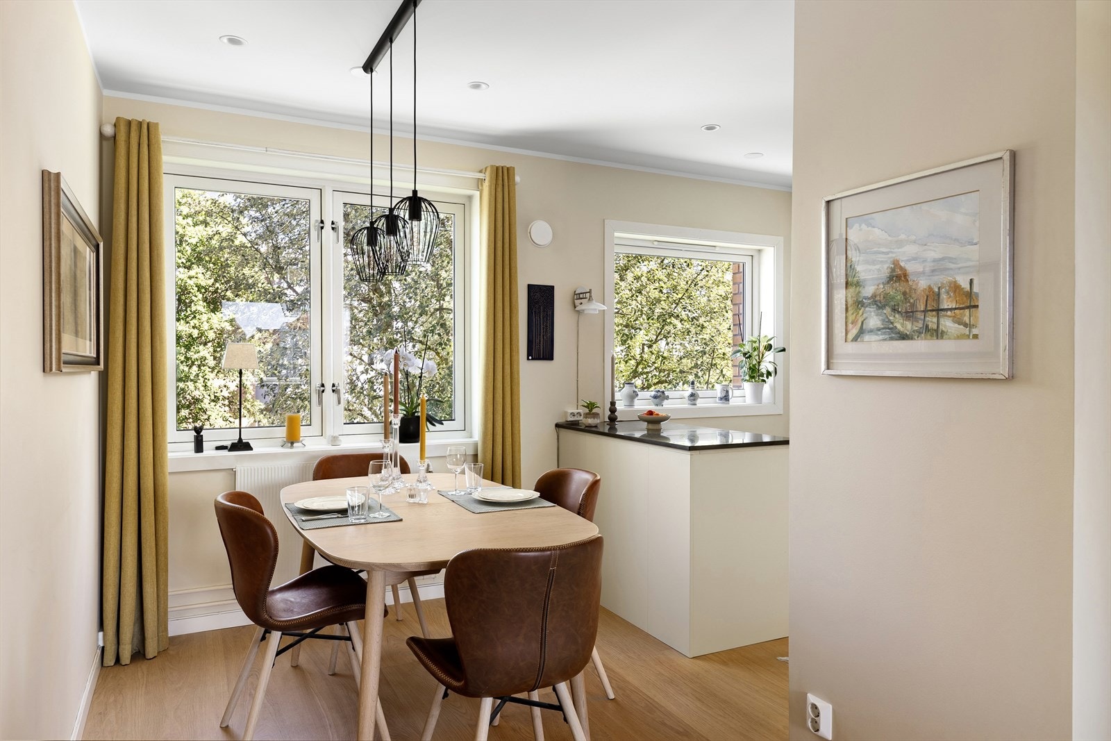 Her er det plass til et spisebord med tilhørende stole Galleribilde