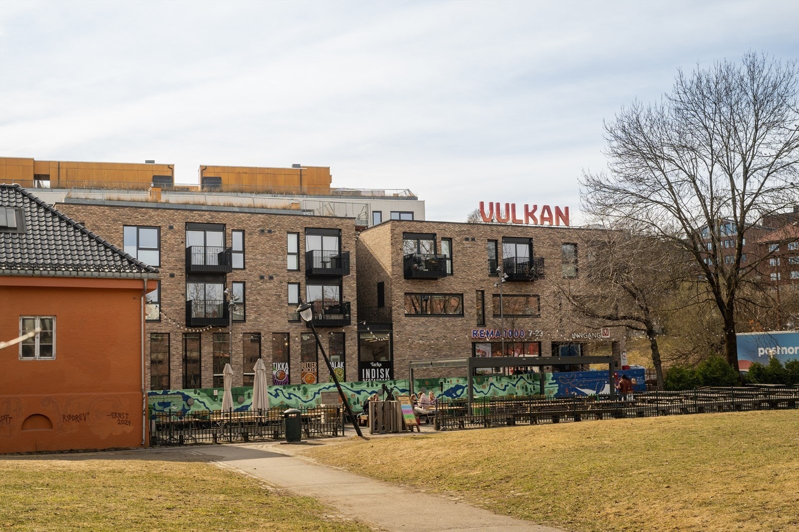 Like ved finner man Vulkan som har flere spesialforretninger som Gutta på Haugen, Annis pølsemakeri, Vulkan fisk og Little Italy, samt treningssenter, hotell og mye mer. Galleribilde