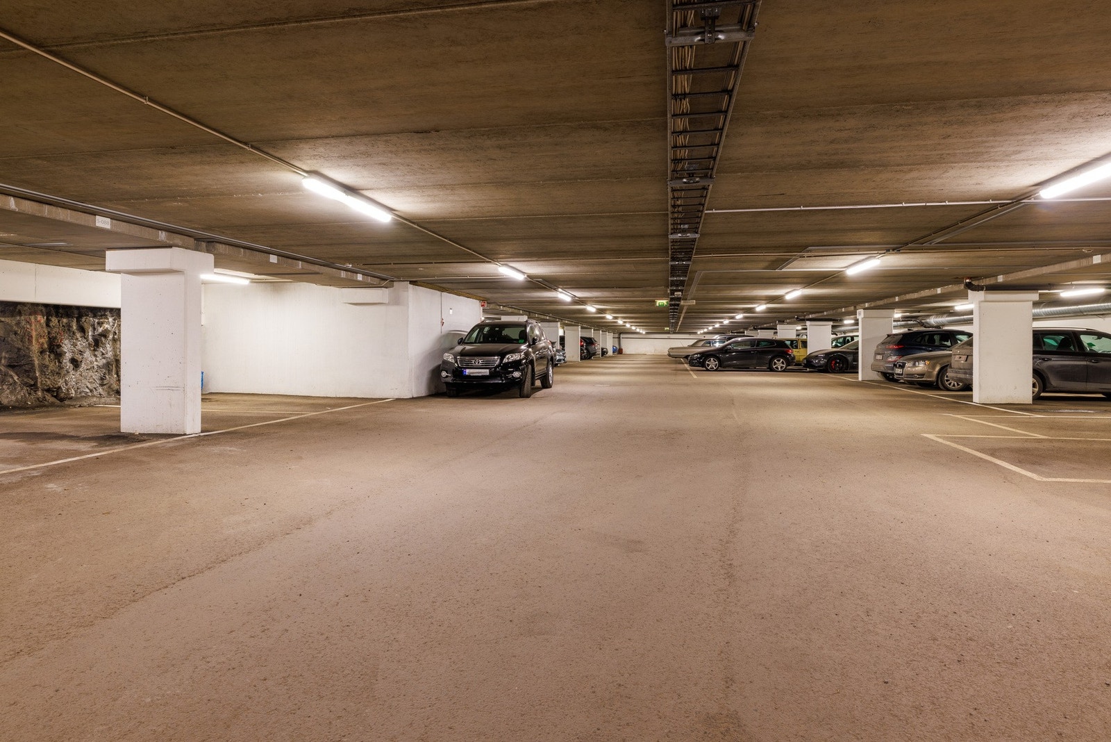 Mulighet for kjøp og leie av parkeringsplass i felles garasjeanlegg. Galleribilde