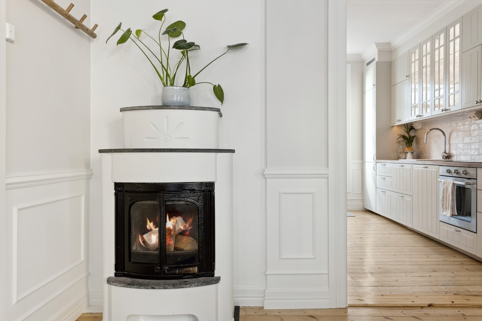 Den flotte peisen sørger for ekstra god varme og hygge på kalde vinterdager! Galleribilde