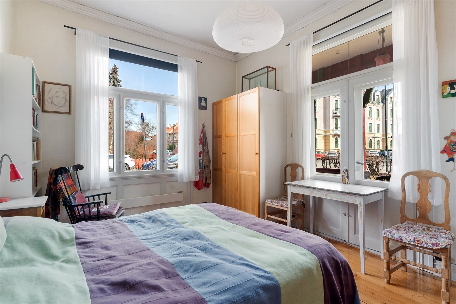 Fra soverommet er det tilgang til den overbyggede terrassen Galleribilde