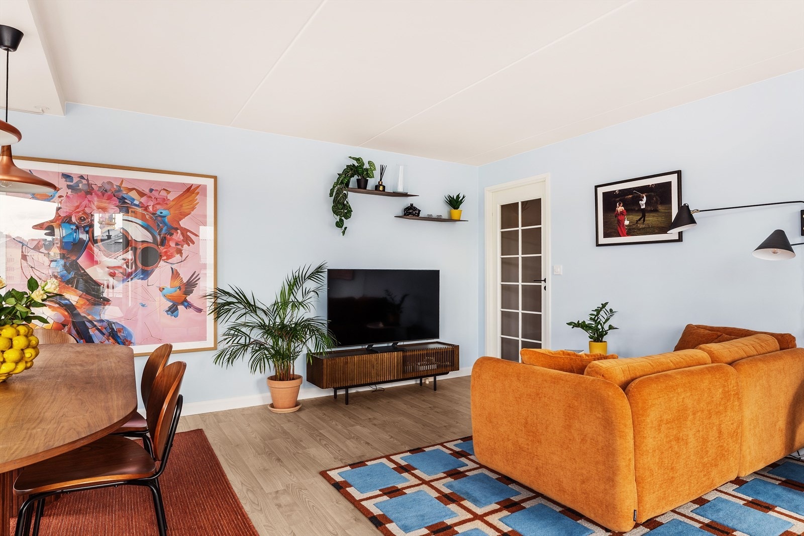 God plass til stuebord, tv-benk og tv Galleribilde