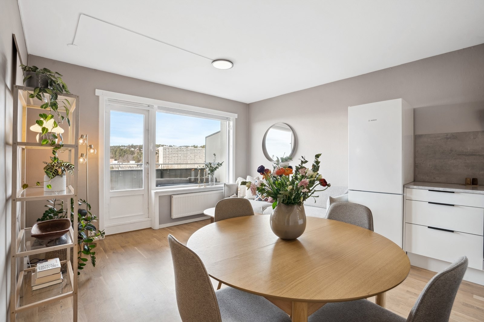 I tilknytning til kjøkkenet, kan spisebord enkelt plasseres - her kan gode måltider nytes. Galleribilde