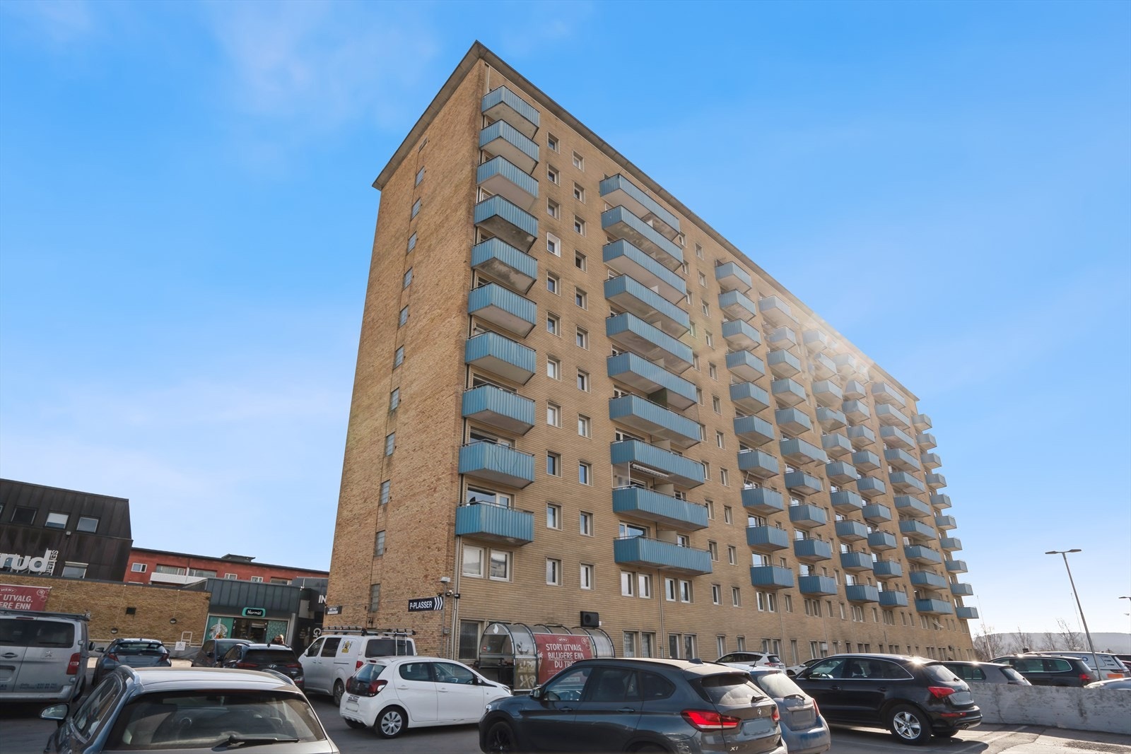 2-roms leilighet beliggende fint til i 8. etasje av et bygg med to heiser. Galleribilde