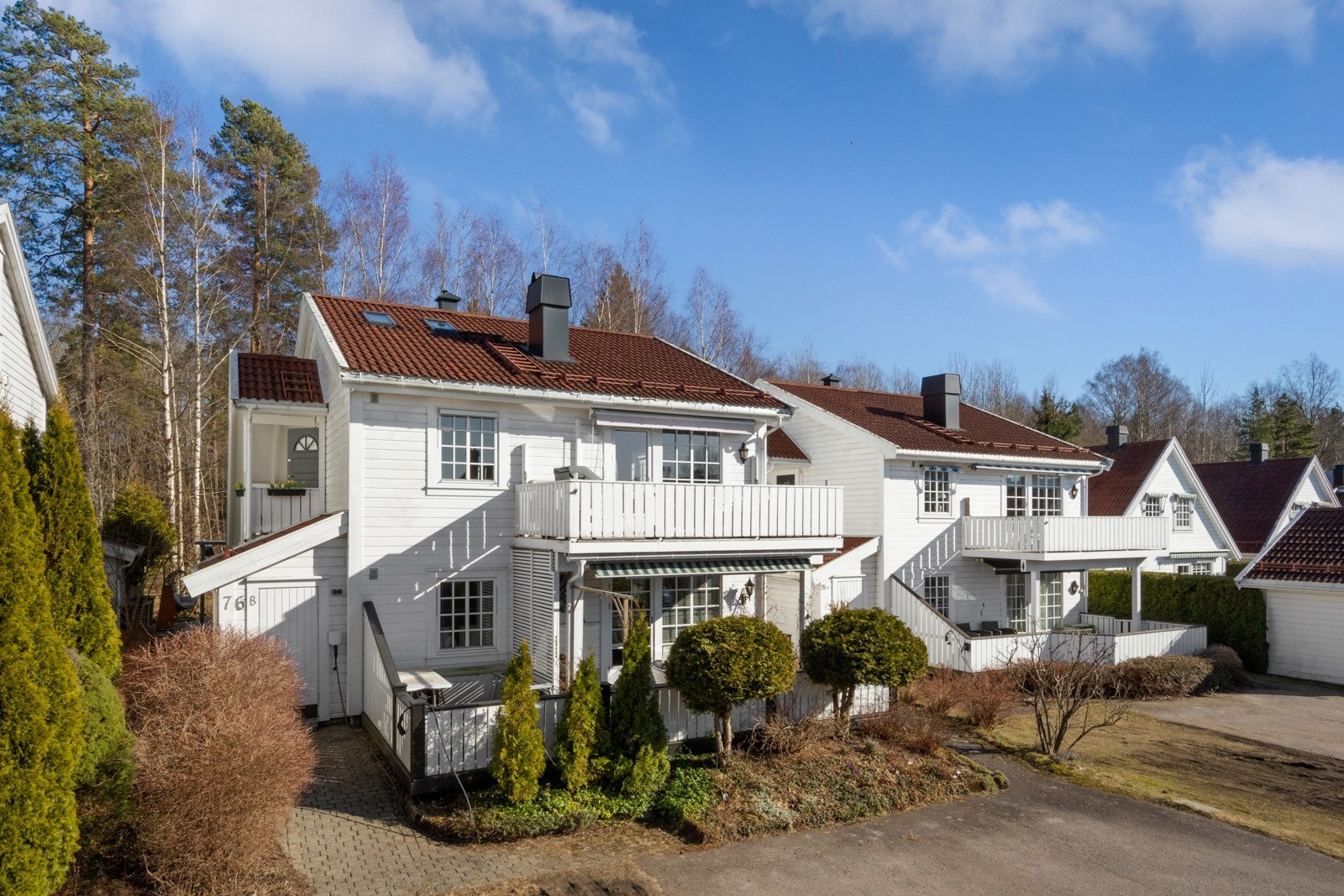 EIE Tønsberg v/Hanna Sundy presenterer Hellalia 76b! Galleribilde