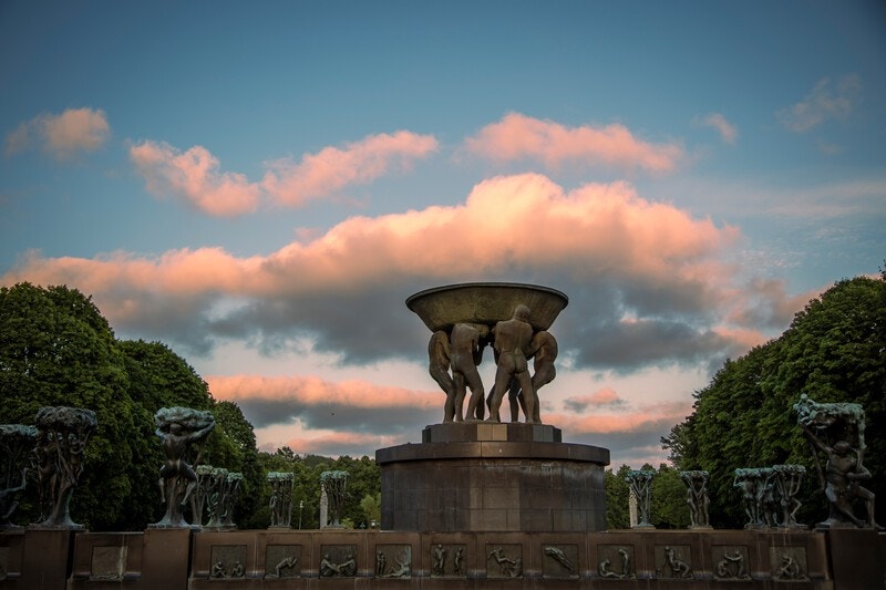 Vakre Frognerparken ligger også i nærheten med skulpturanlegget Vigelandsparken, Oslo Bymuseum, populære Frognerbadet og Frogner stadion Galleribilde