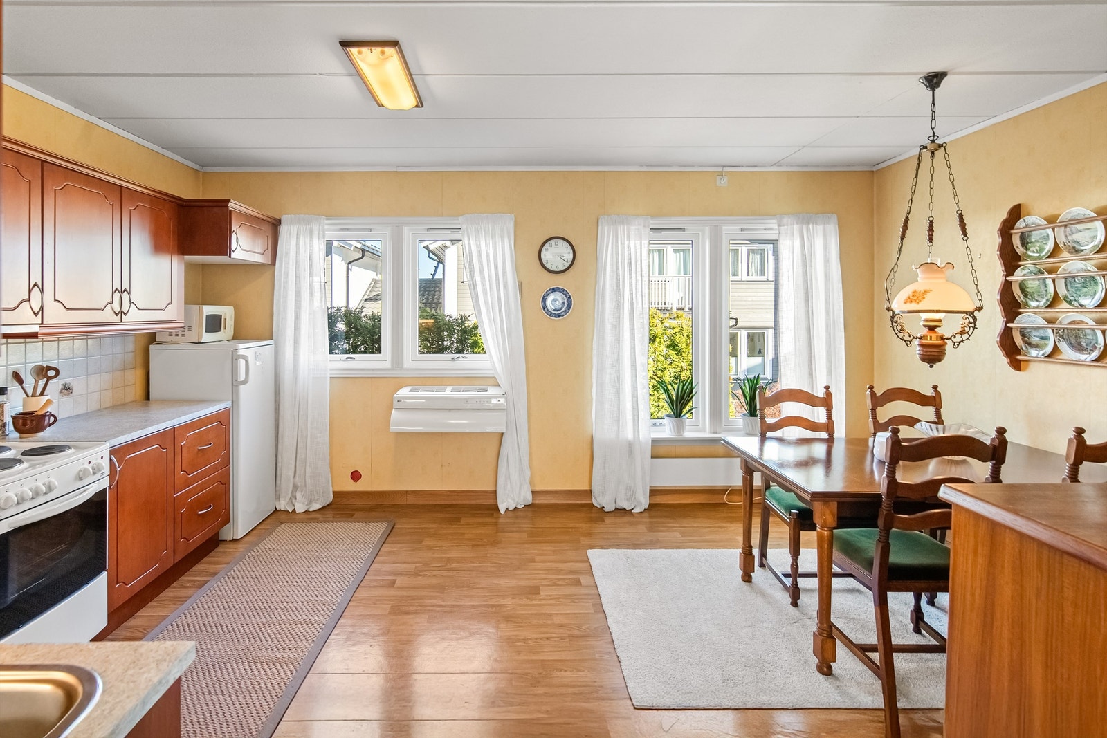 Romslig kjøkken med varmepumpe Galleribilde