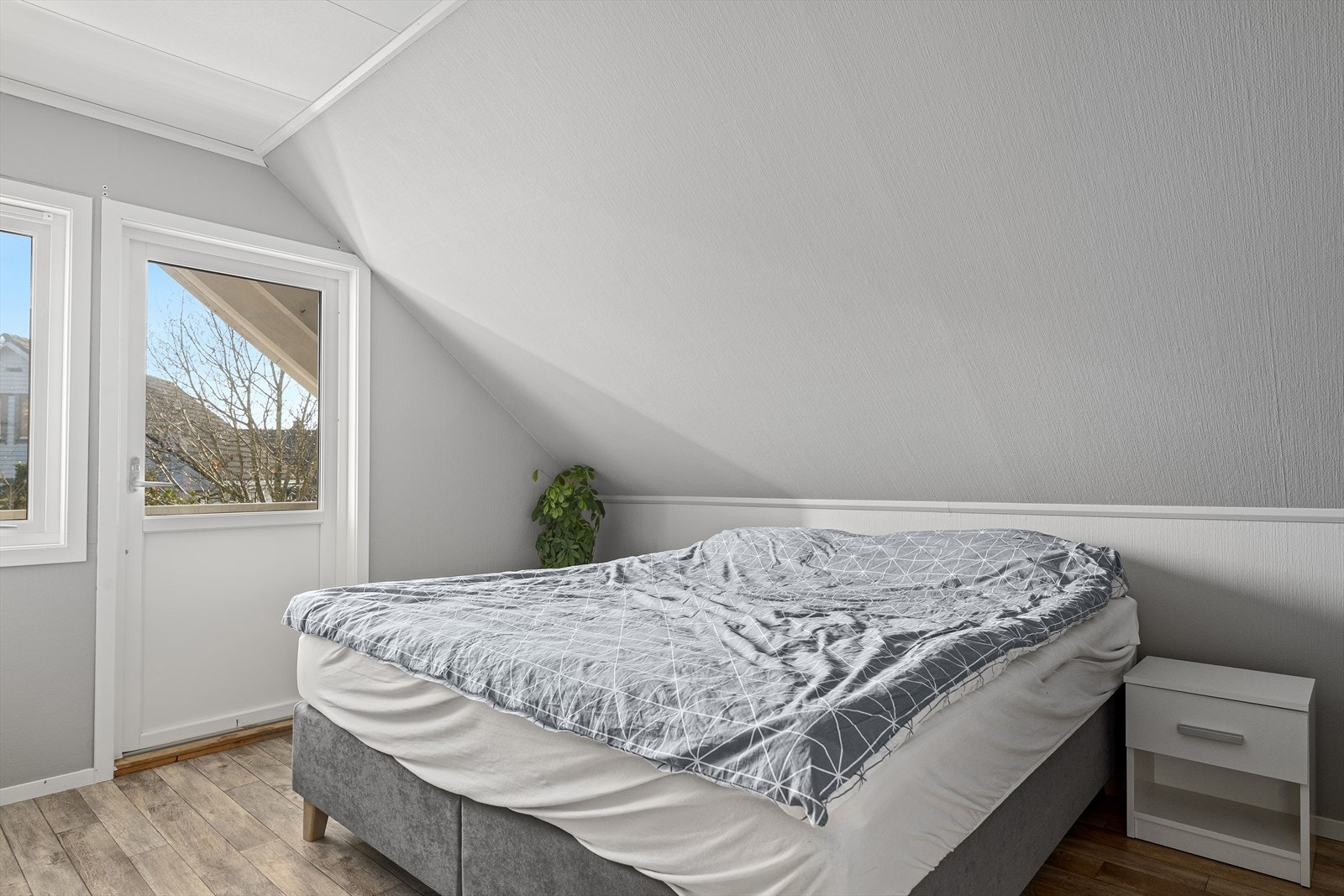 Hovedsoverom med utgang til balkong Galleribilde