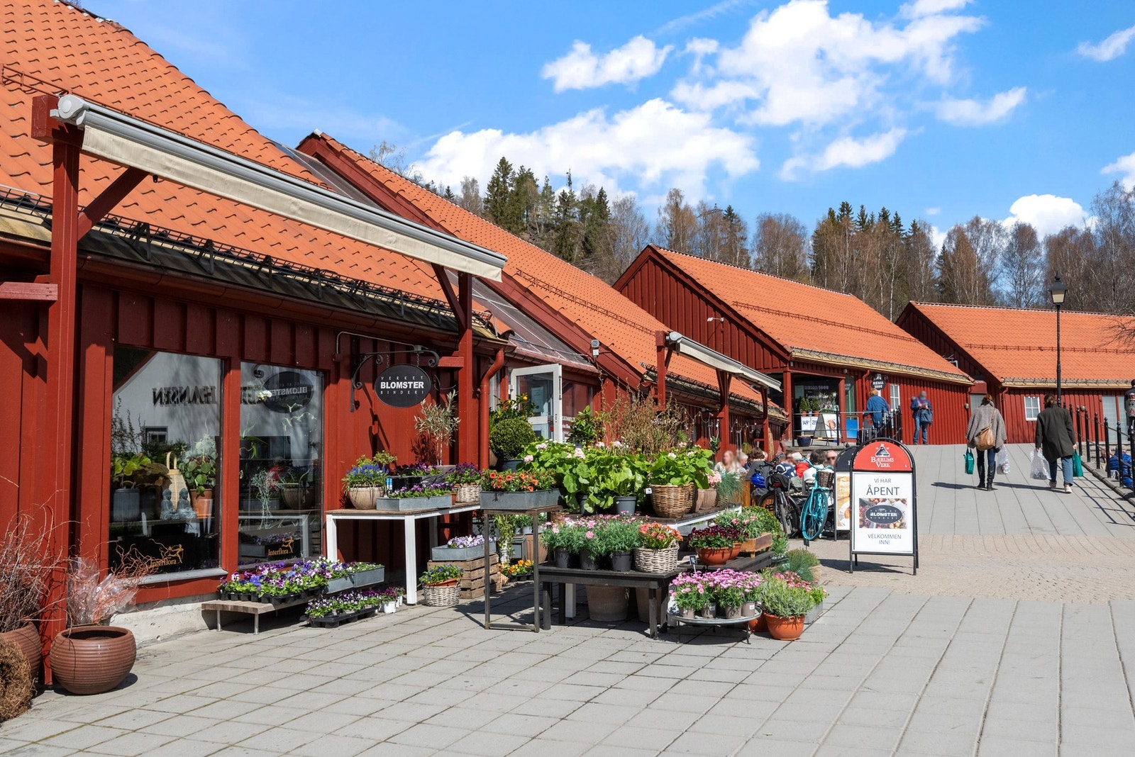 Med over 40 butikker, gallerier og spisesteder er dette hyggelig og begivenhetsrikt sted å besøke. Galleribilde