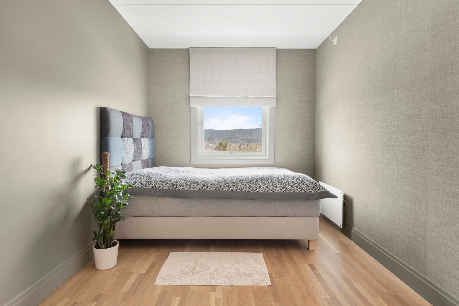 De andre soverommene er også av god størrelse med plass til en seng, nattbord og en oppbevaringsløsning. Galleribilde