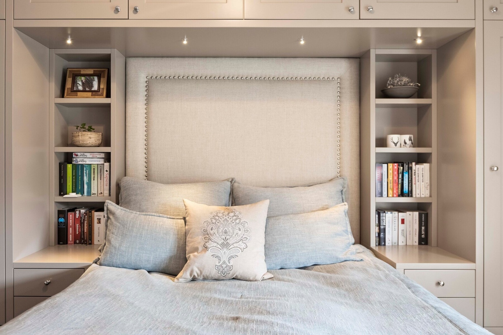 Hovedsoverommet er romslig med plassbygget garderobeløsning. Galleribilde