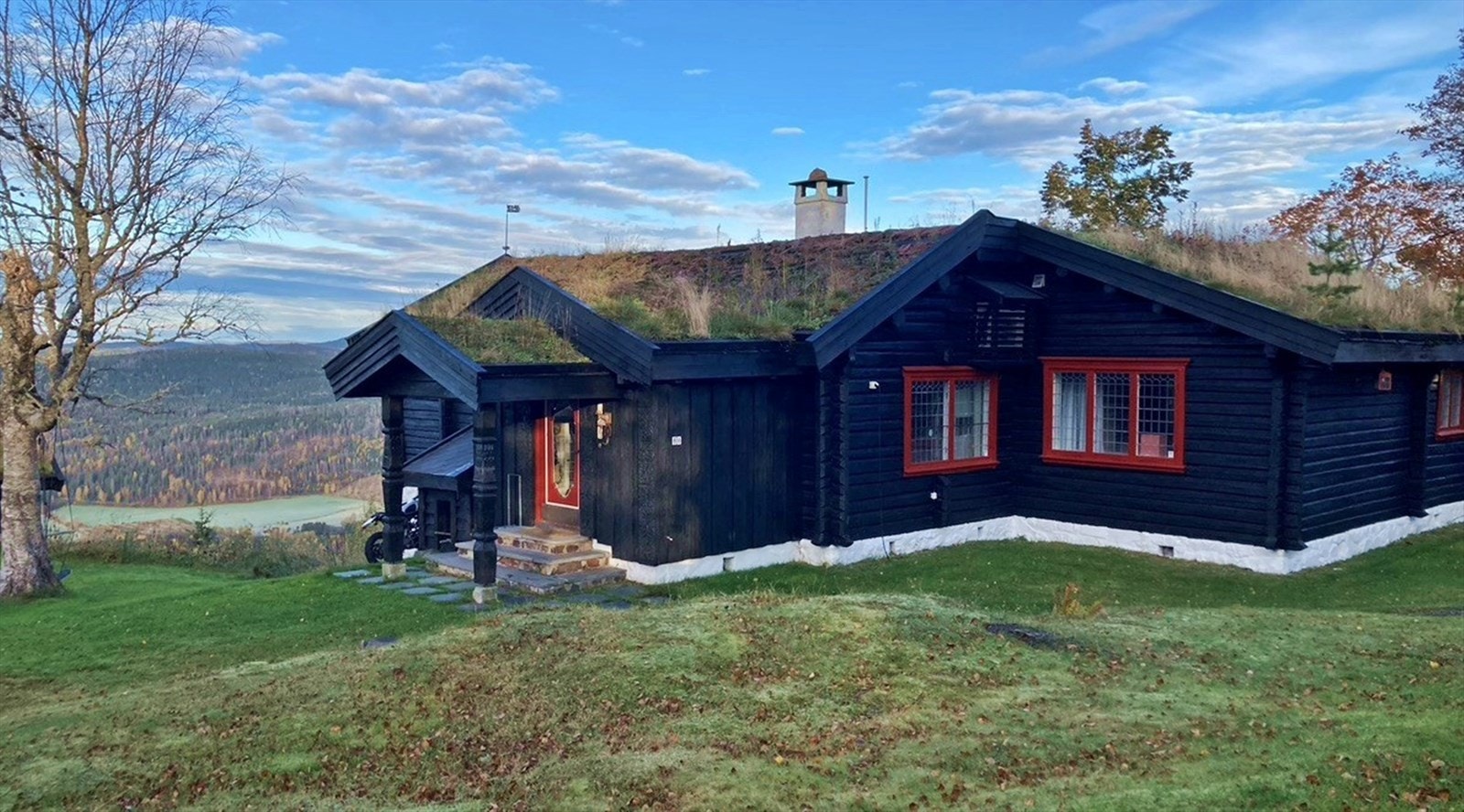 Villa Vaumund, høyt og fritt beliggende eiendom. Galleribilde