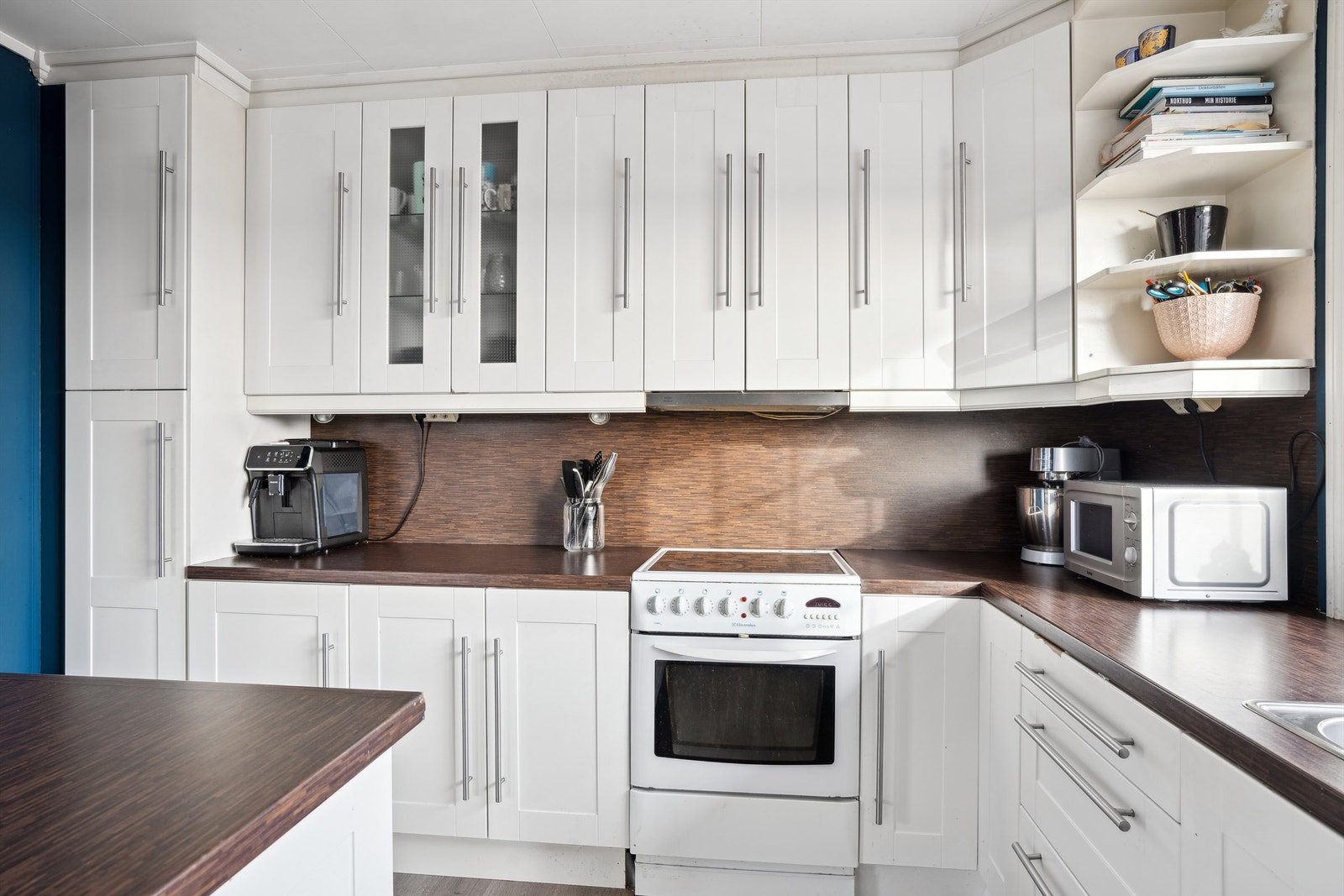 Her finner du også en integrert oppvaskmaskin for en praktisk og moderne løsning. Galleribilde