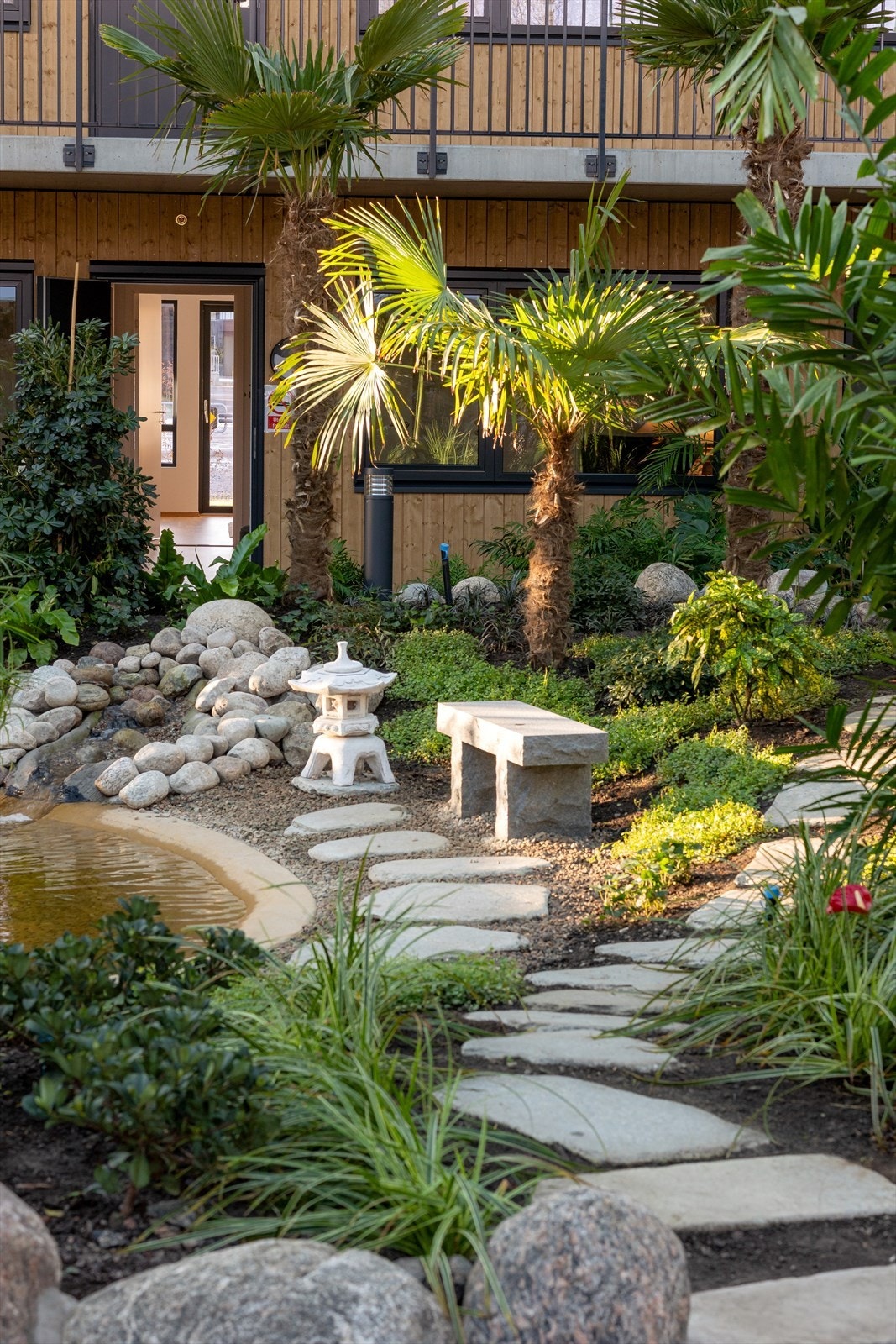 Flotte og stemningsskapende elementer fra hagen Galleribilde