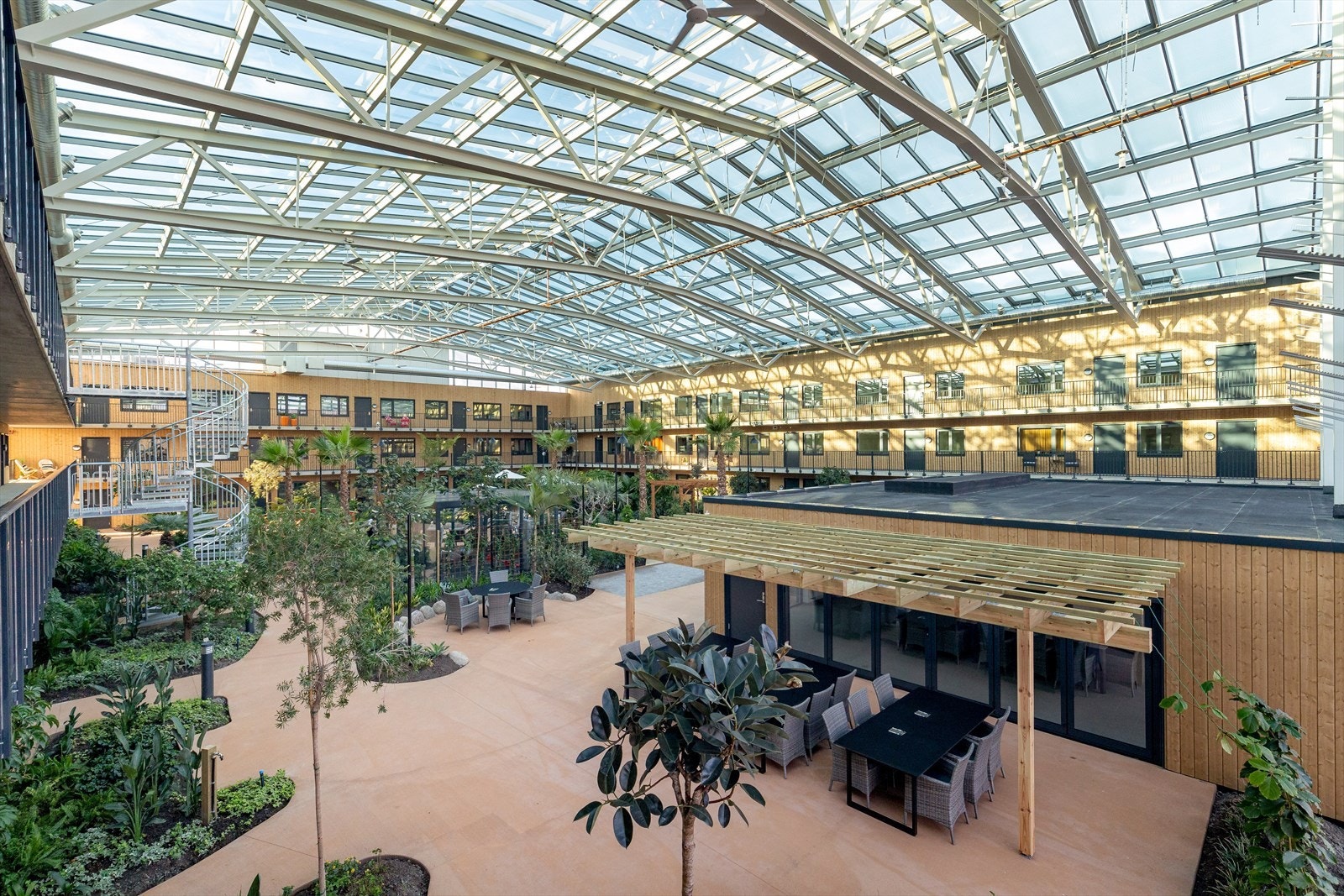 Alle leilighetene har direkte tilgang til flotte vinterhagen Galleribilde