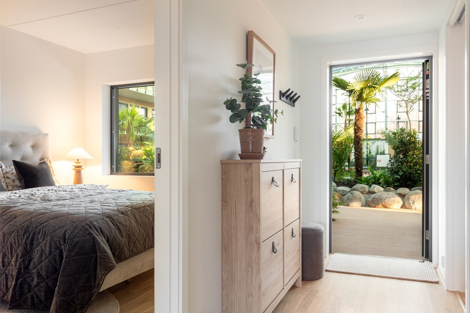 Leiligheten har adkomst direkte fra hagen Galleribilde