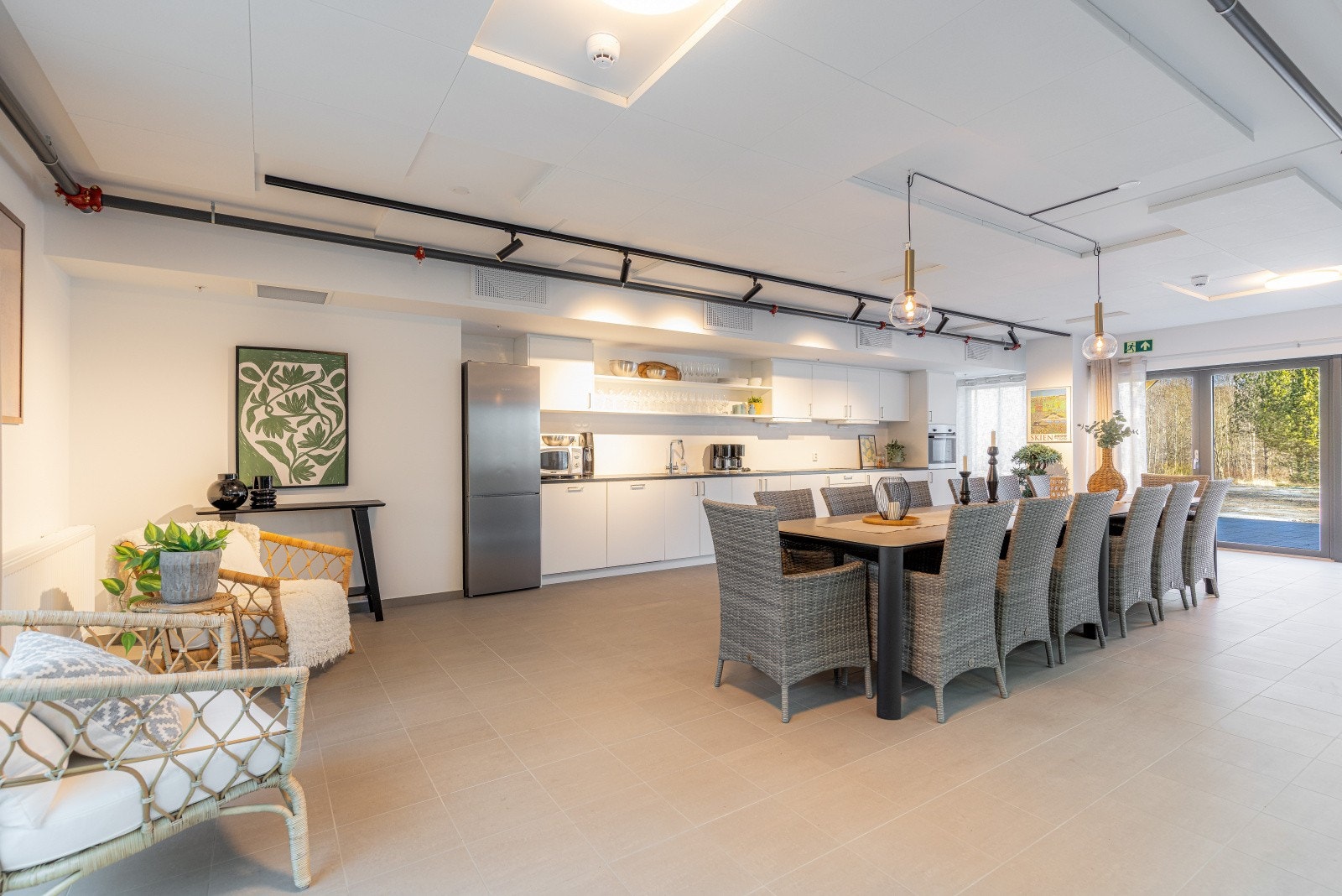 Det romslige og hyggelige felleskjøkkenet er fullt utstyrt Galleribilde