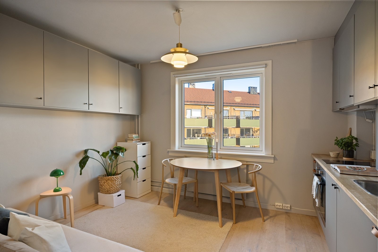 I 2020 ble det lagt ny en-stavs parkett, og overflatene ble malt i stilige, delikate farger. Galleribilde