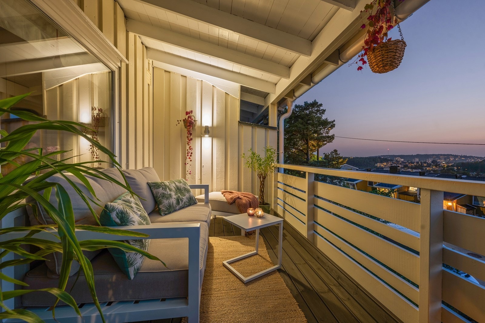 Tiltalende selveier i sjarmerende trehusbebyggelse. Galleribilde