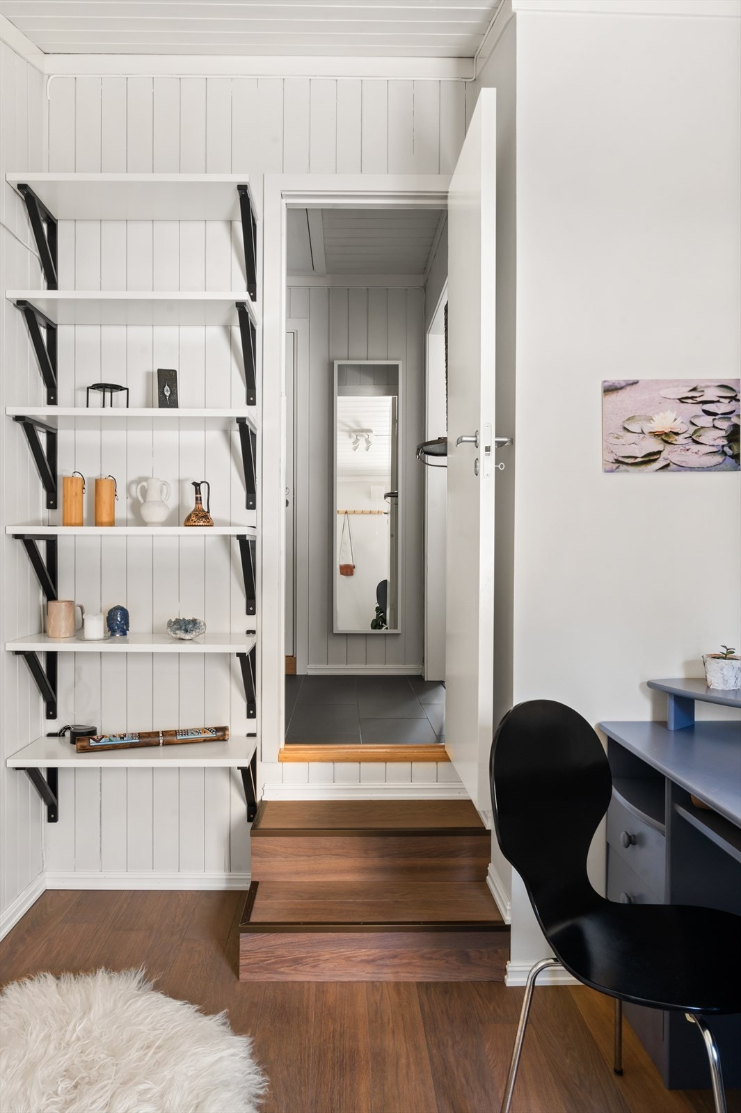 Her er det fin plass til å innrede med seng eller kontorpult og garderobeløsning. Galleribilde