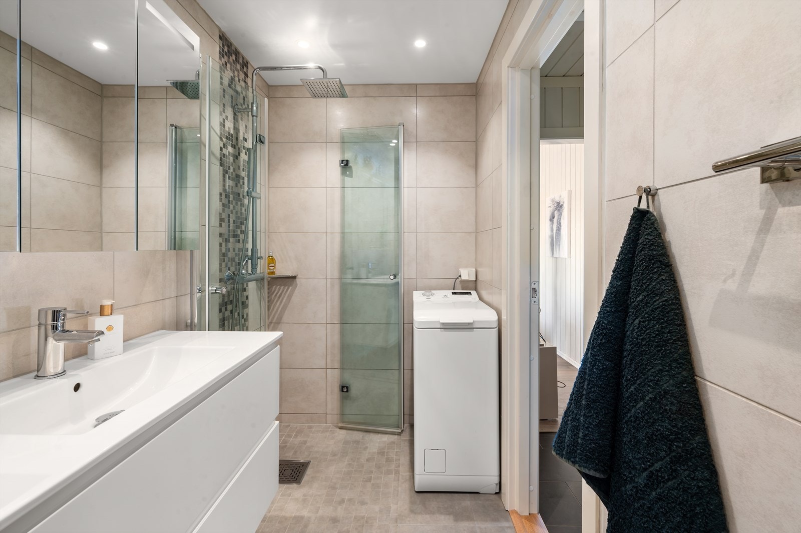 Det lagt nye gulvfliser, ny innredning og downlights i tak i 2020. Galleribilde