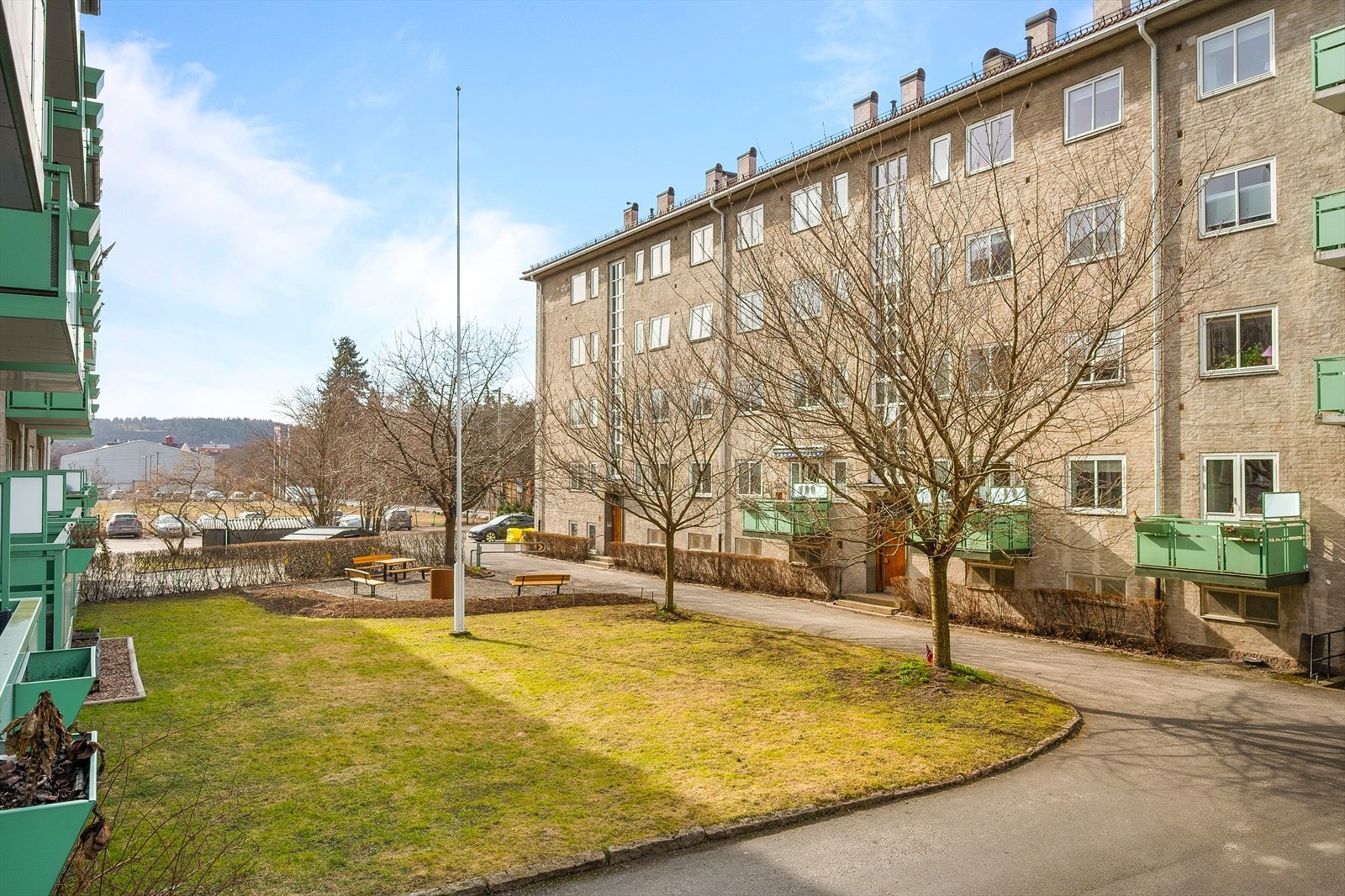 Leiligheten har fantastisk beliggenhet i et populært borettslag, midt mellom Tøyenparken og Botanisk hage. Galleribilde