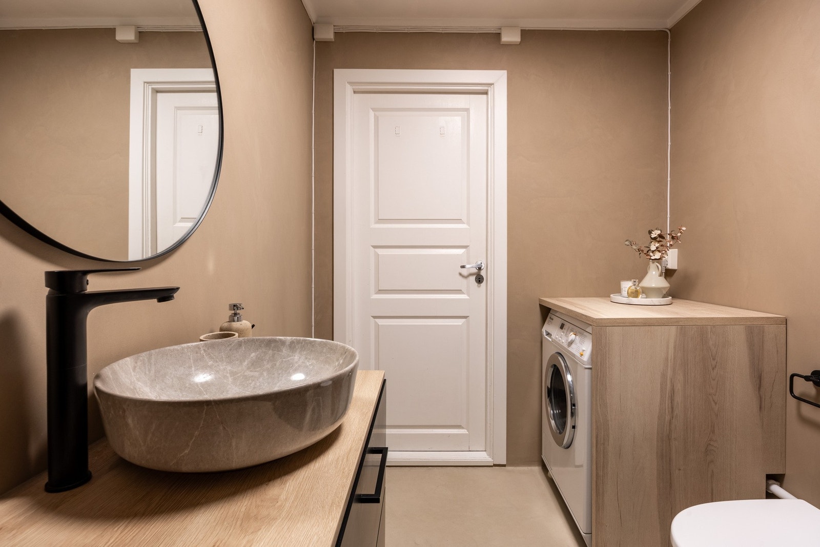 Det er opplegg for vaskemaskin. Galleribilde