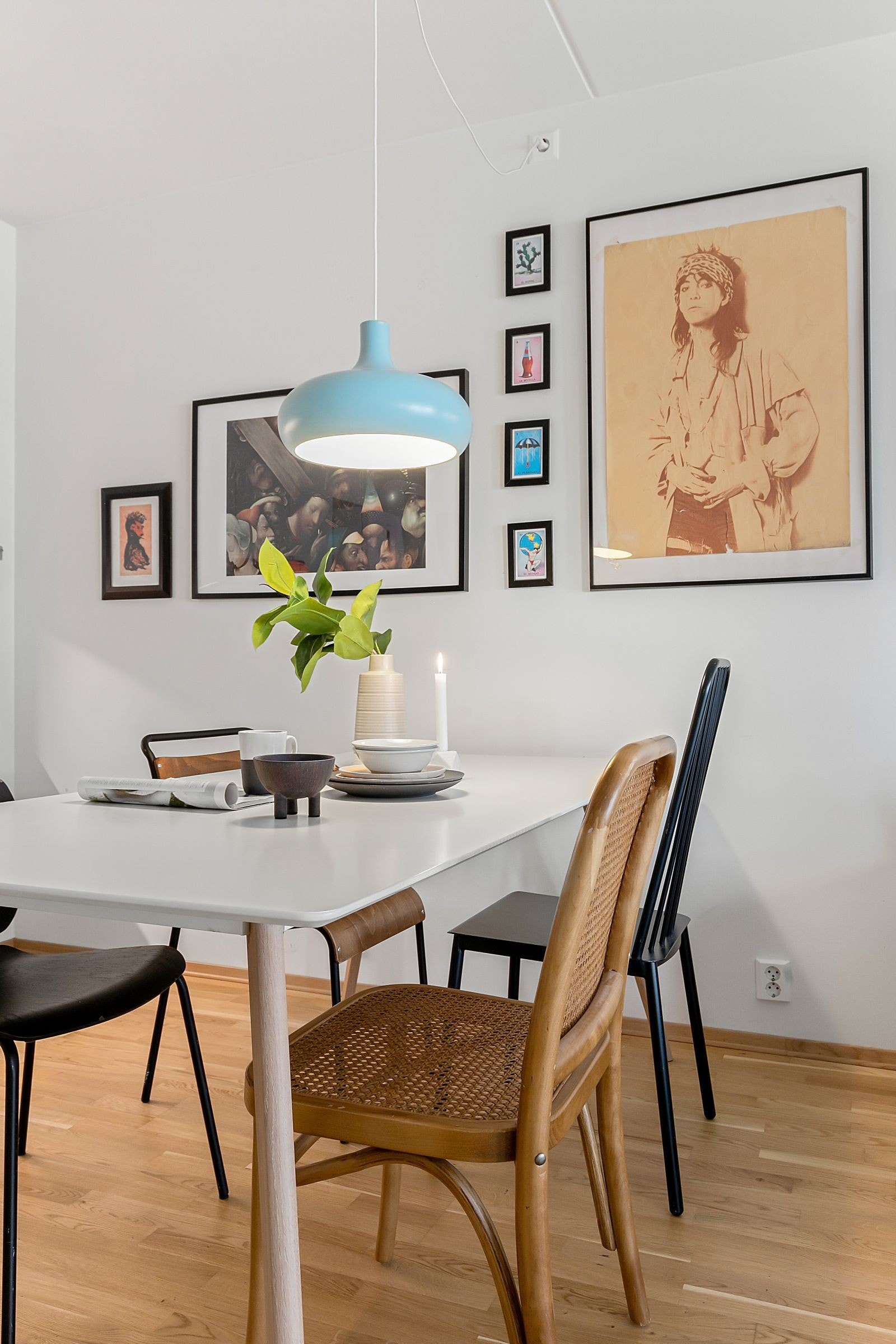 I stue/kjøkken er det plass til spisegruppe, et naturlig og hyggelig samlingspunkt. Galleribilde
