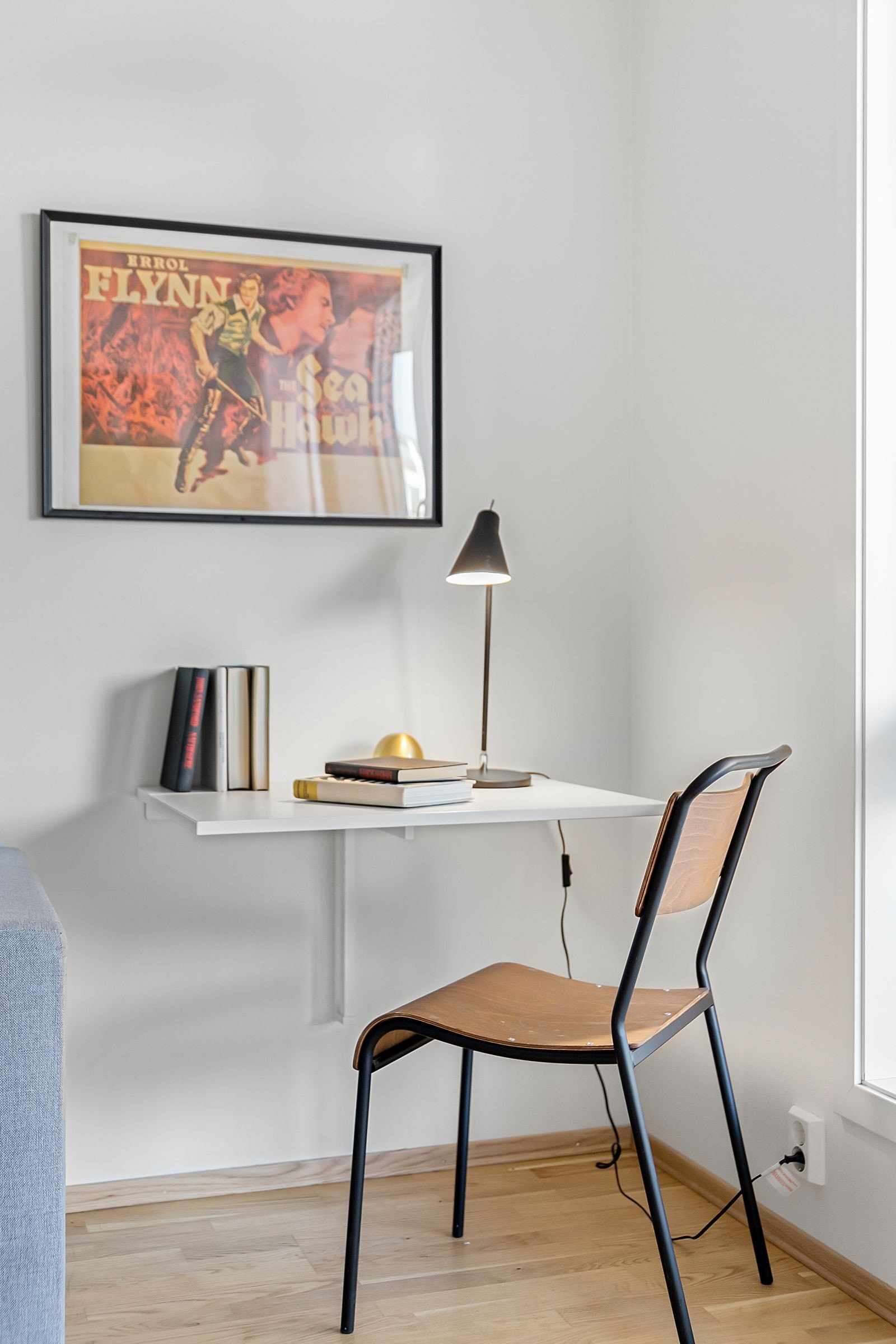 I stuen kan man også sette opp sitt eget lille hjemmekontor. Galleribilde