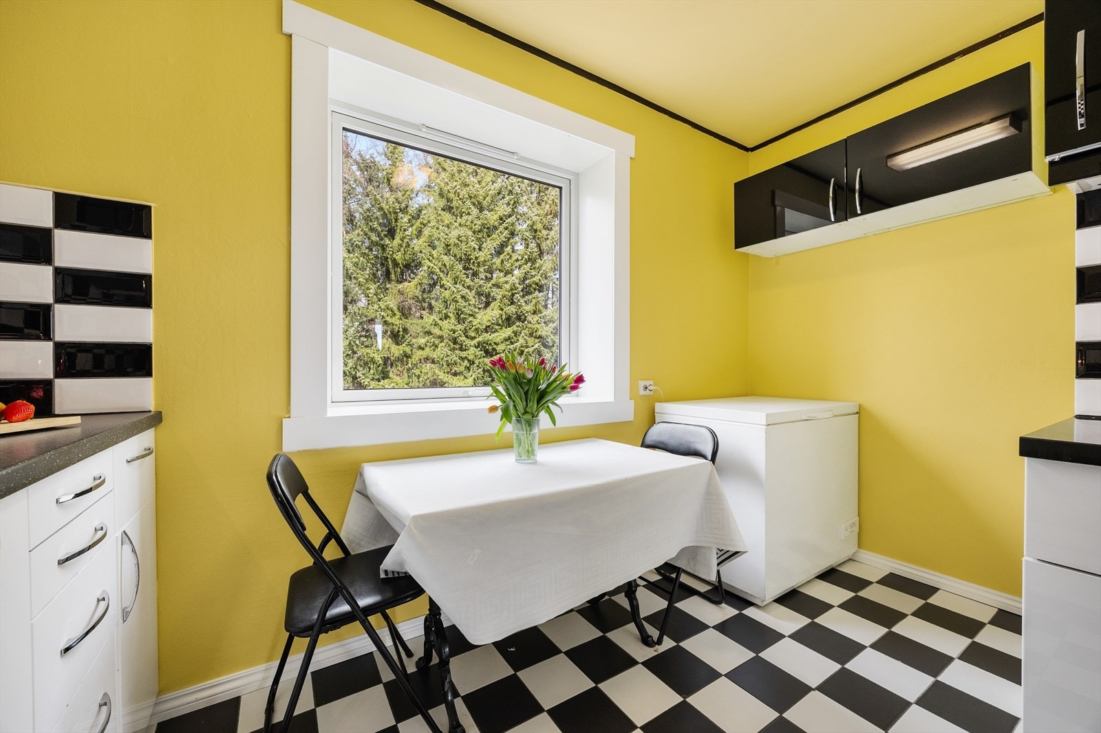 Plass til en liten spisegruppe på kjøkkenet. Galleribilde