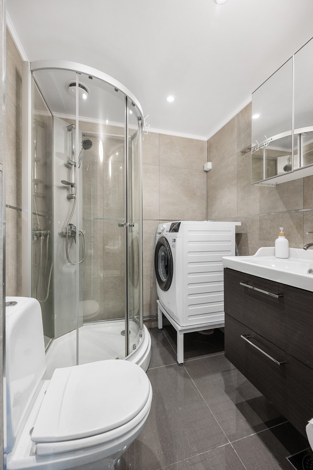 Det er opplegg for vaskemaskin. Galleribilde