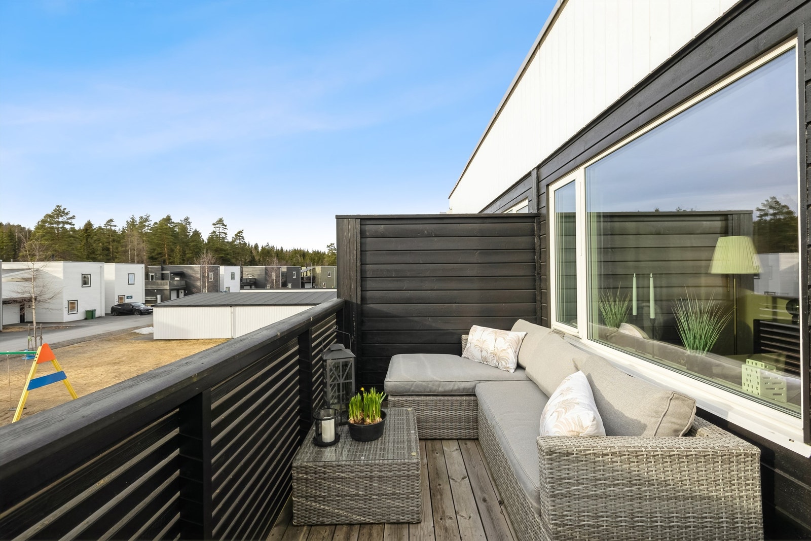 Veranda på ca. 7 kvm som byr på fine solforhold Galleribilde