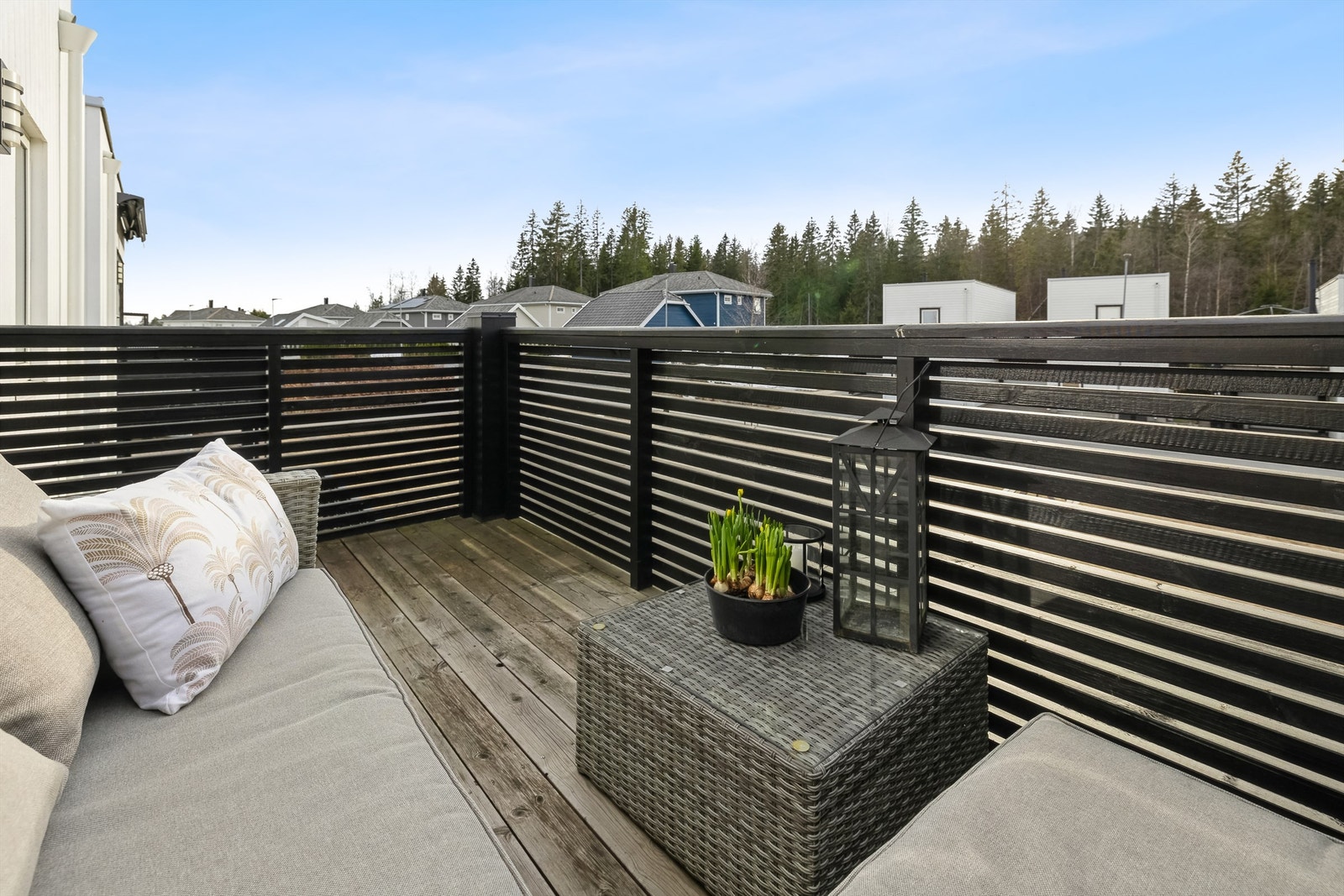 Veranda som blir en naturlig forlengelse av stuen på sommertid Galleribilde