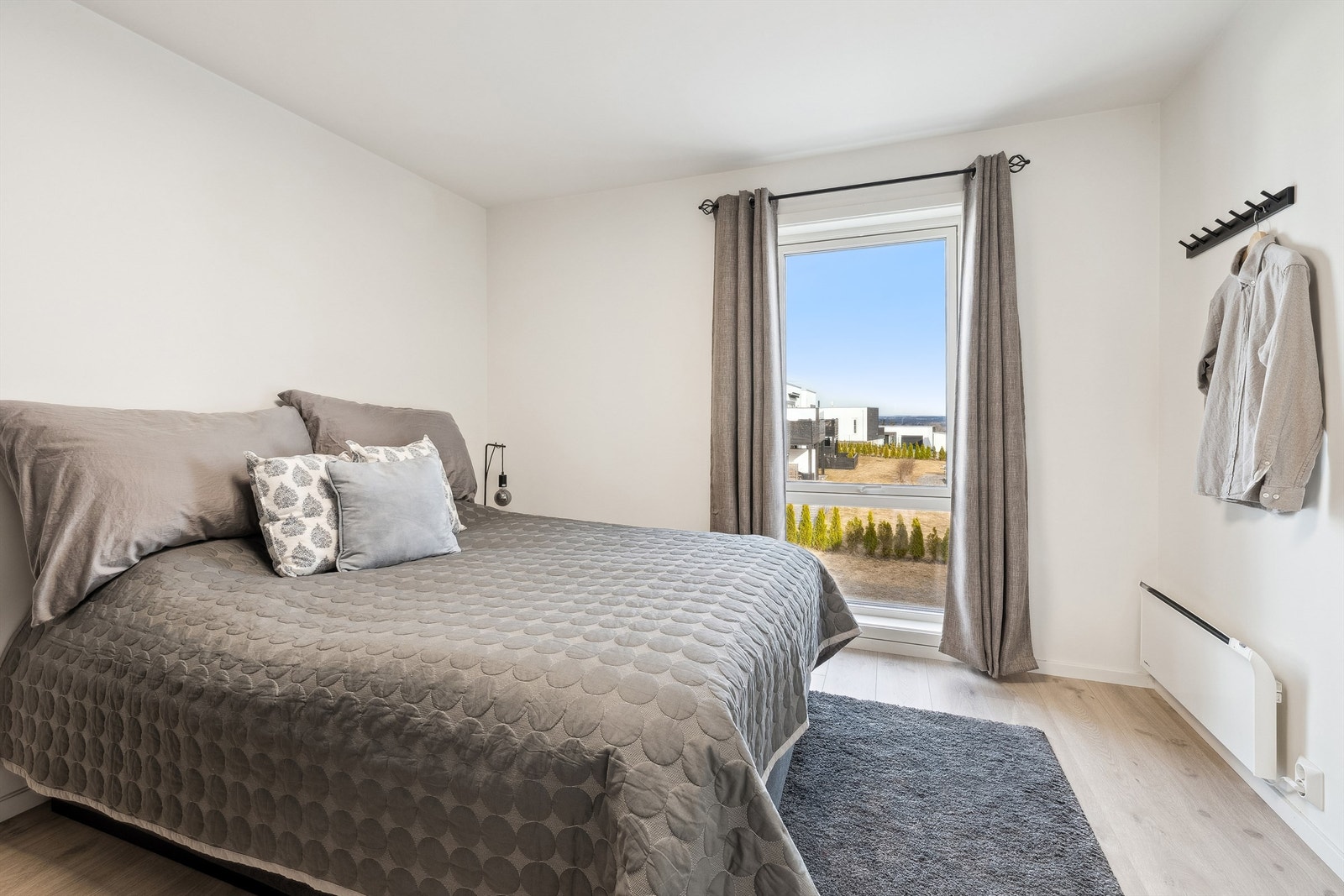 Leiligheten har to lyse og fine soverom, begge i fine fargevalg og god størrelse Galleribilde