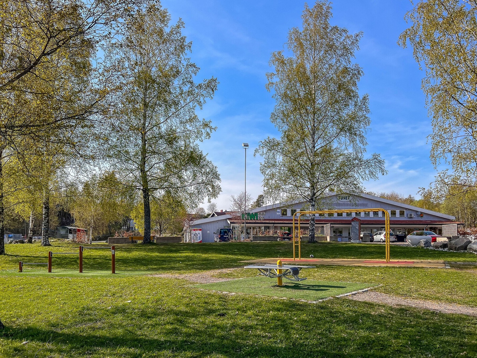 Gangavstand også bort til Tunet med stor Kiwi butikk mm Galleribilde