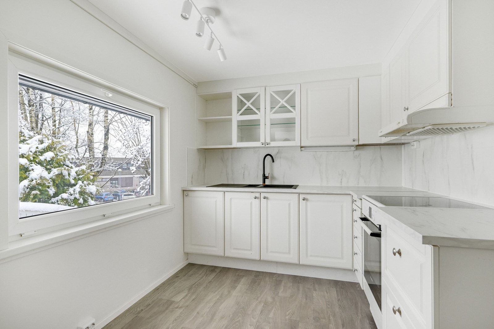 Lyst og trivelig kjøkken Galleribilde