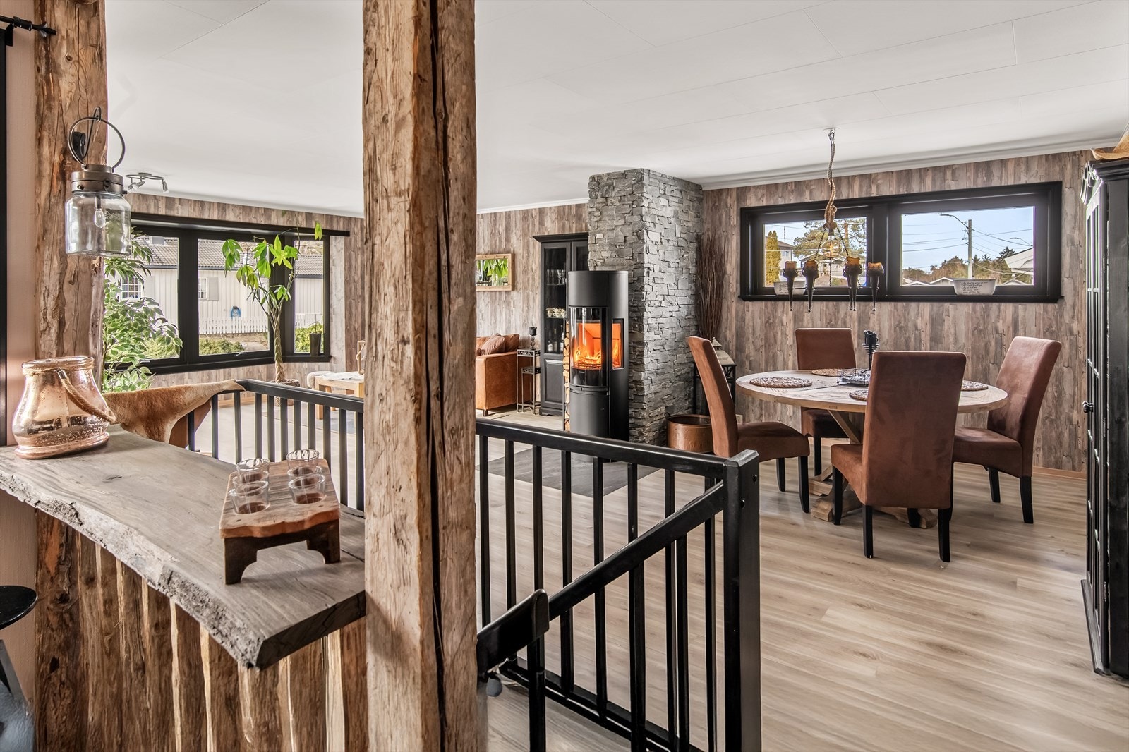 I 2. etasje finner du en lys og romslig stue/spisestue med flere innredningsmuligheter. Galleribilde