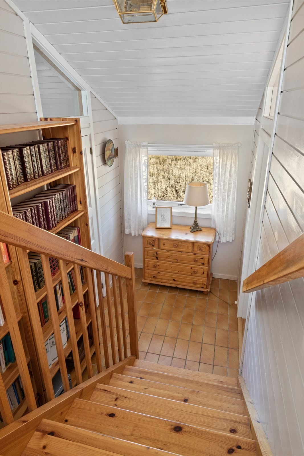 Ned trappen til 2 av soverommene. Galleribilde