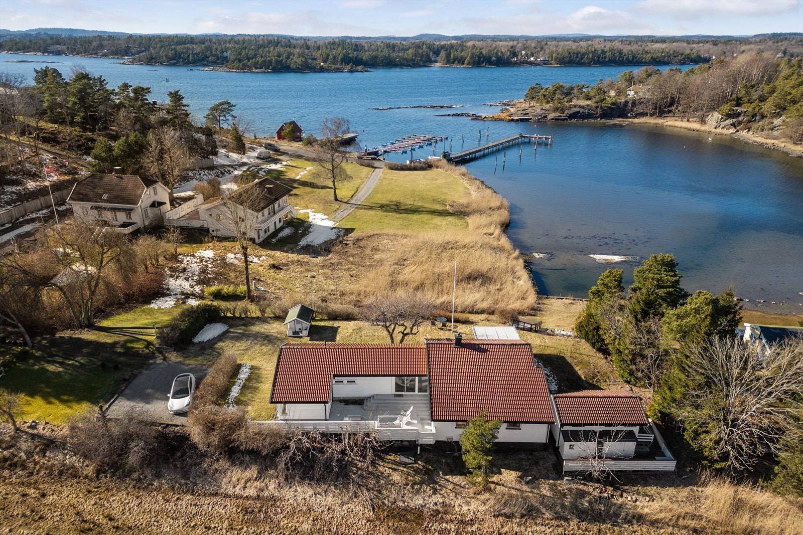 En hyggelig fritidseiendom, attraktivt beliggende på Glennestranda - solrikt på Tjømes vestside. Galleribilde