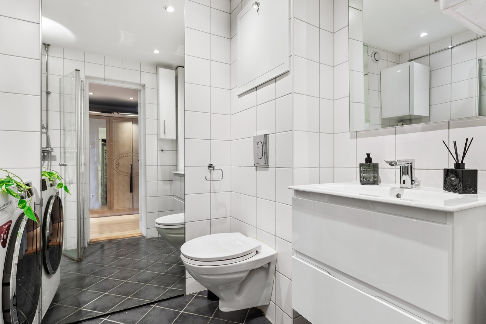 Badet ble pusset opp i regi av brl i 2010, men eier har i senere tid blant annet satt inn ny servant med innredning i 2025. Galleribilde