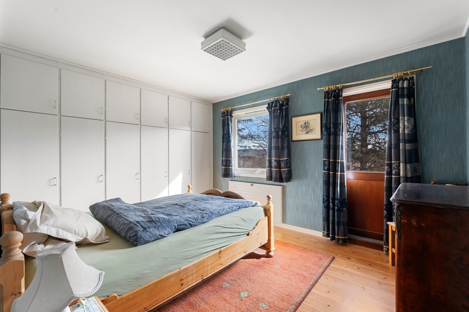 Soverom 1 med utgang til veranda Galleribilde